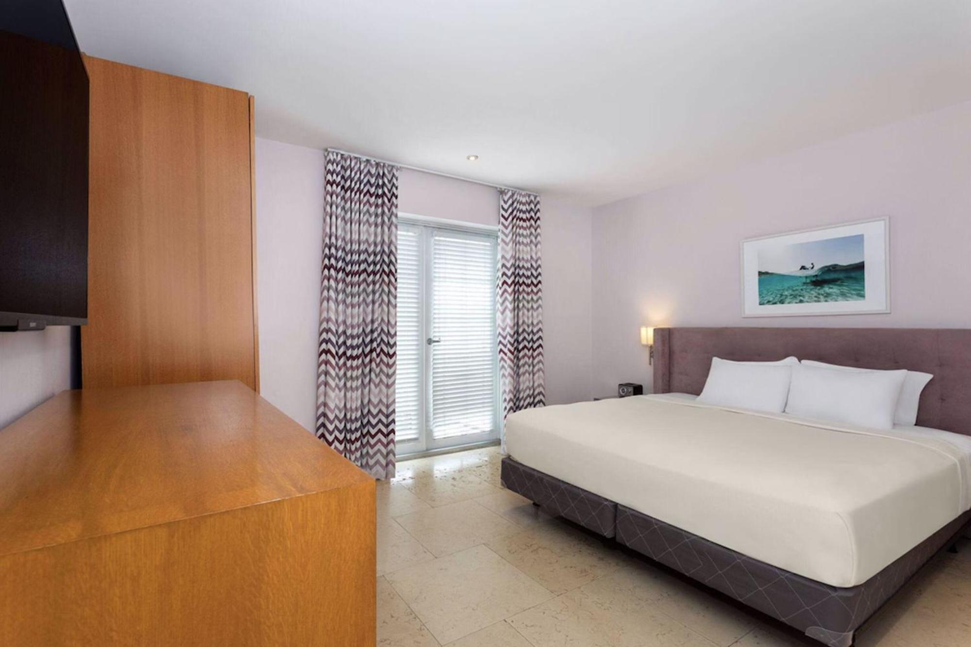 Roami At Hotel Astor Маями Бийч Екстериор снимка